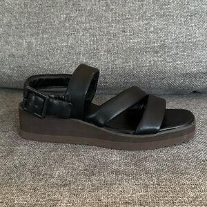 Vince Black Leather Sandals (NOTE: smoke odor)